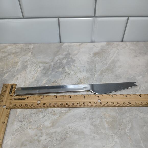 Vintage Stainless Finely Serrated Unique 2 Point Butter or Tomato Knife Unmarked - Picture 9 of 10